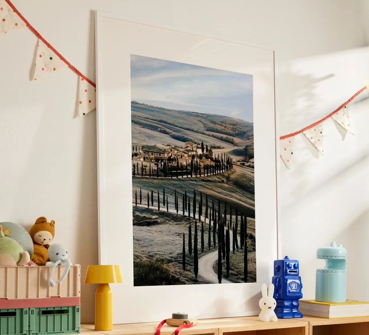strada tortuosa sulla collina poster con telaio in legno da rapunsell