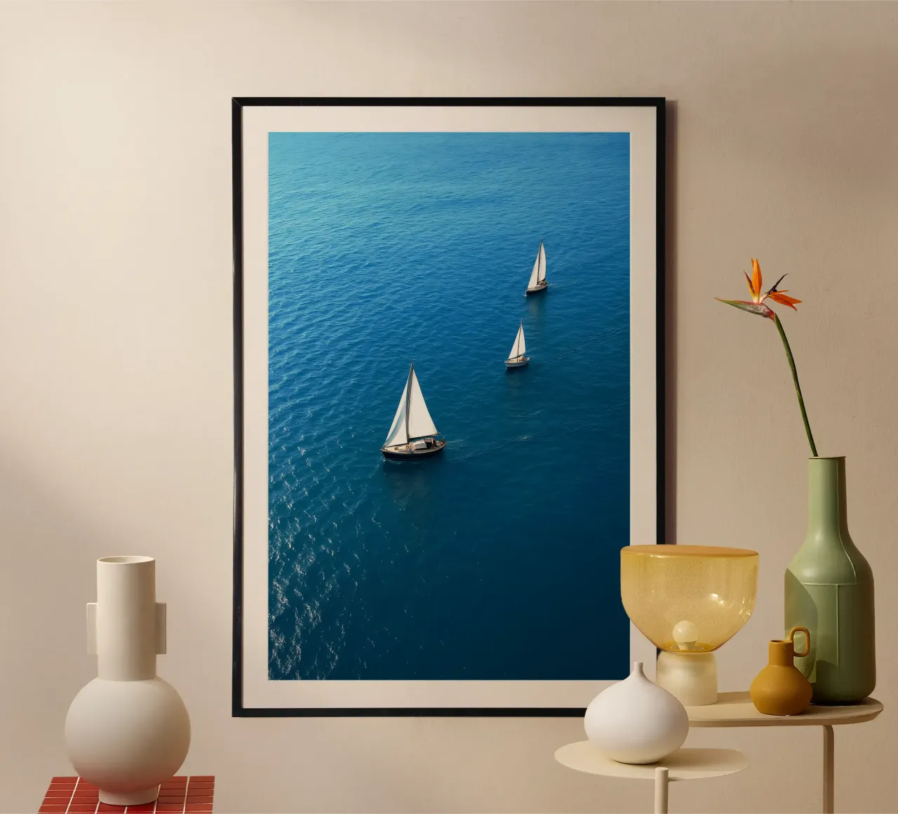 yacht al mare poster con telaio in alluminio da rapunsell