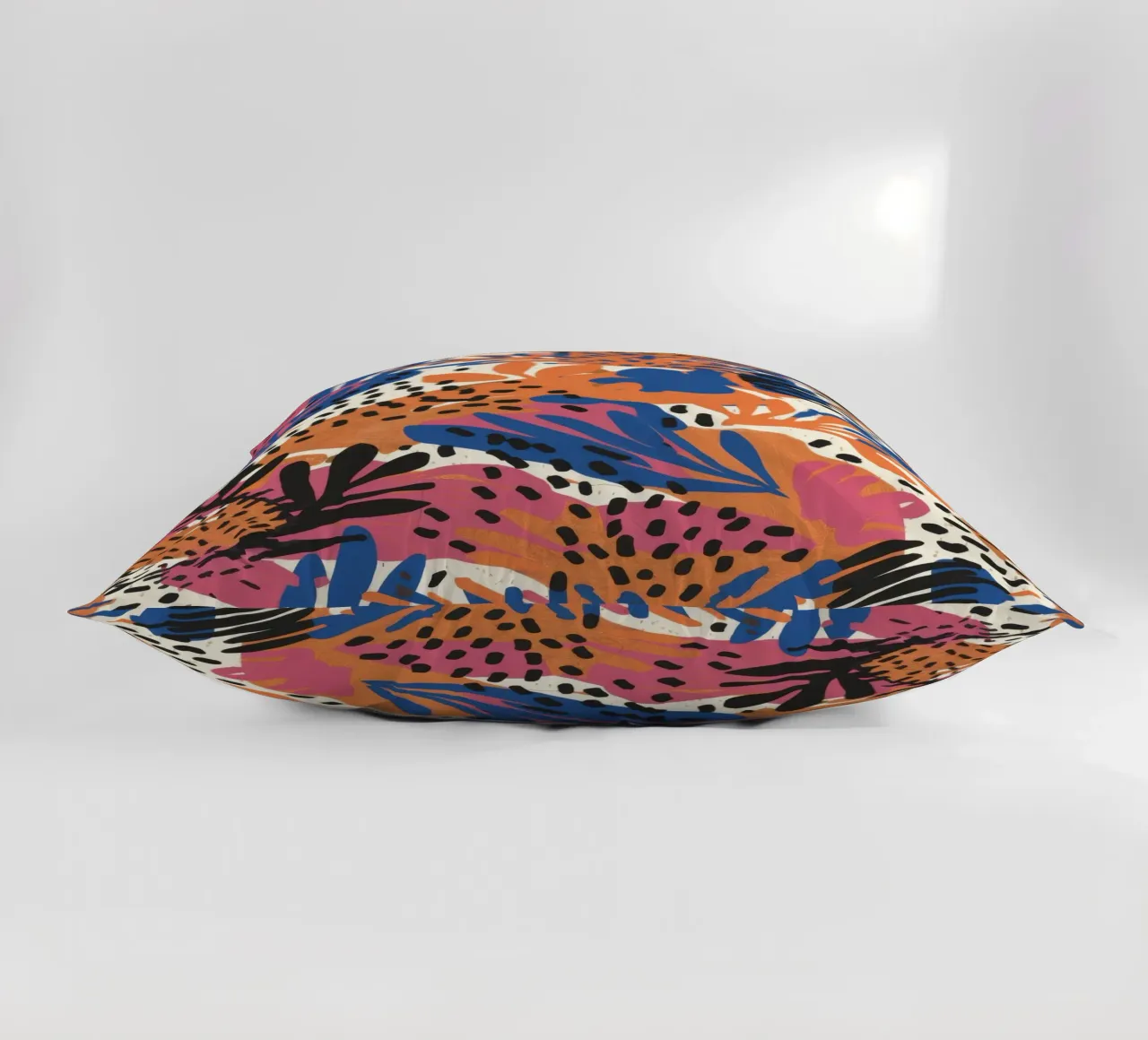 Fusione floreale leopardata cuscino da Haven Mirage