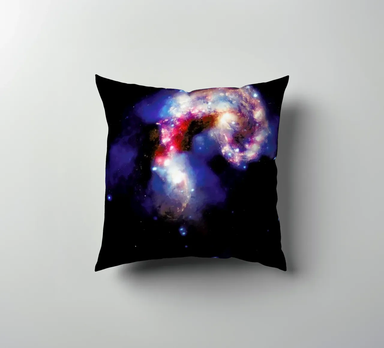 Nebula, NASA cuscino da Vintage by JUNIQE