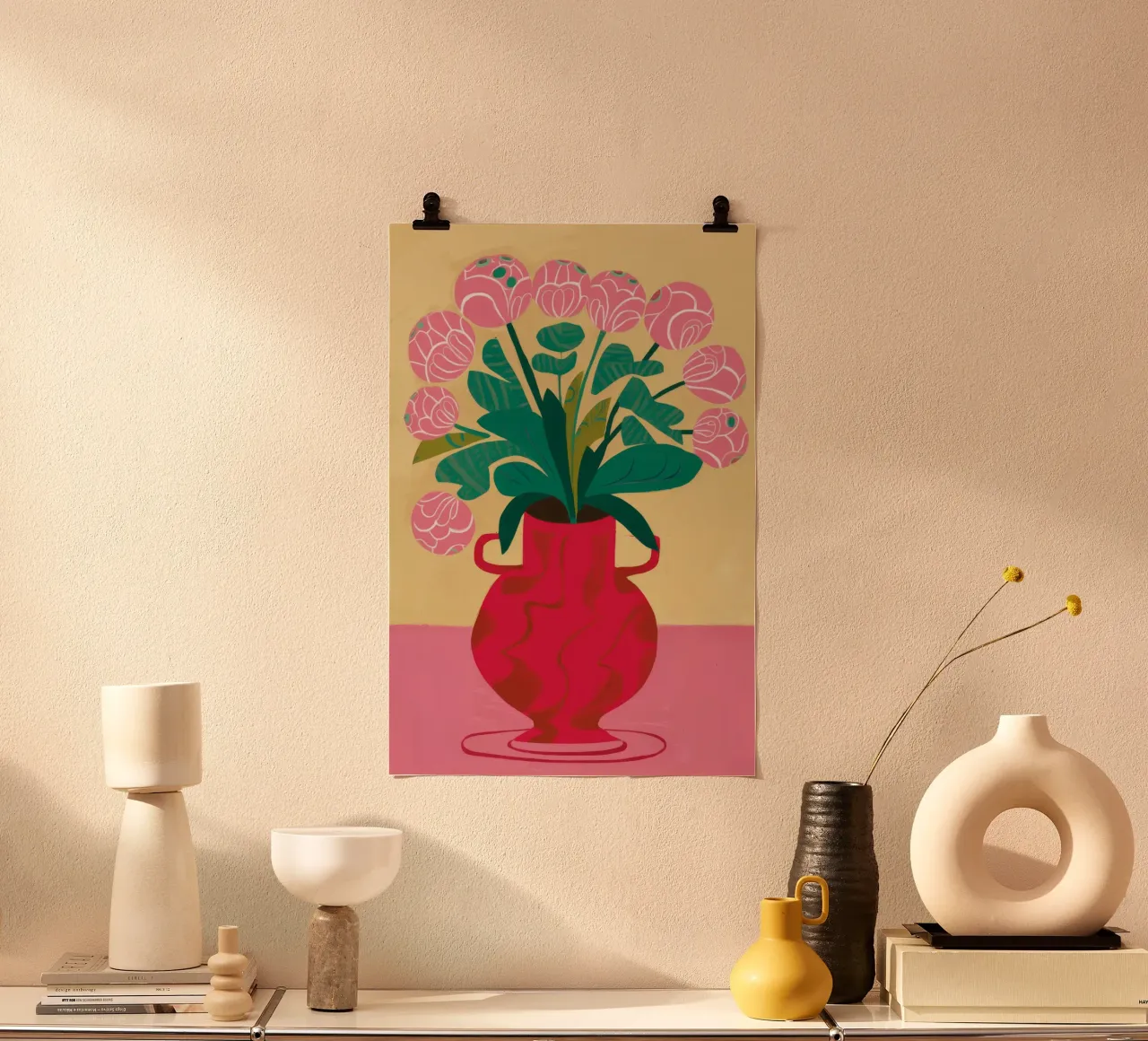 Vaso rosso Peonie poster con telaio in plastica da Haven Mirage