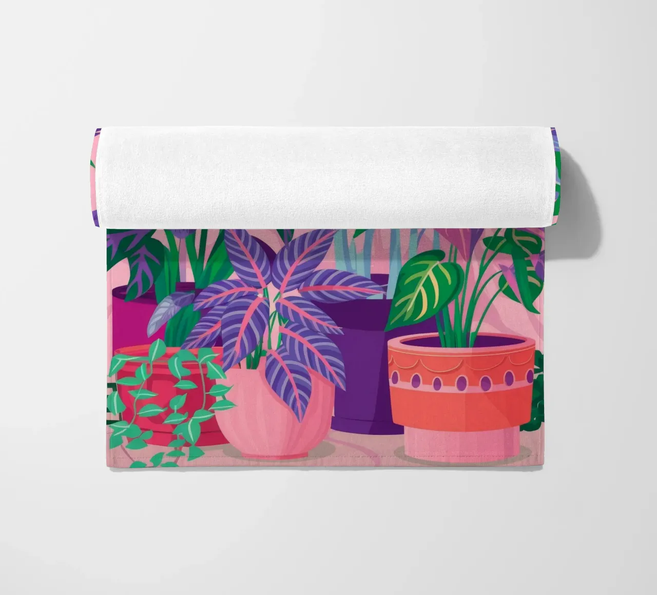 Violette Pflanzenkraft Strandtuch von Haven Mirage