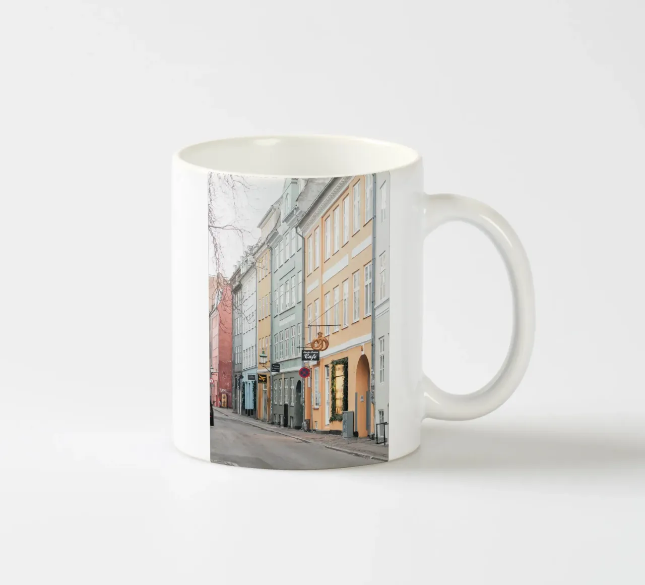 Copenhagen Street Scene tazza in ceramica da GraceDigitalArtCo