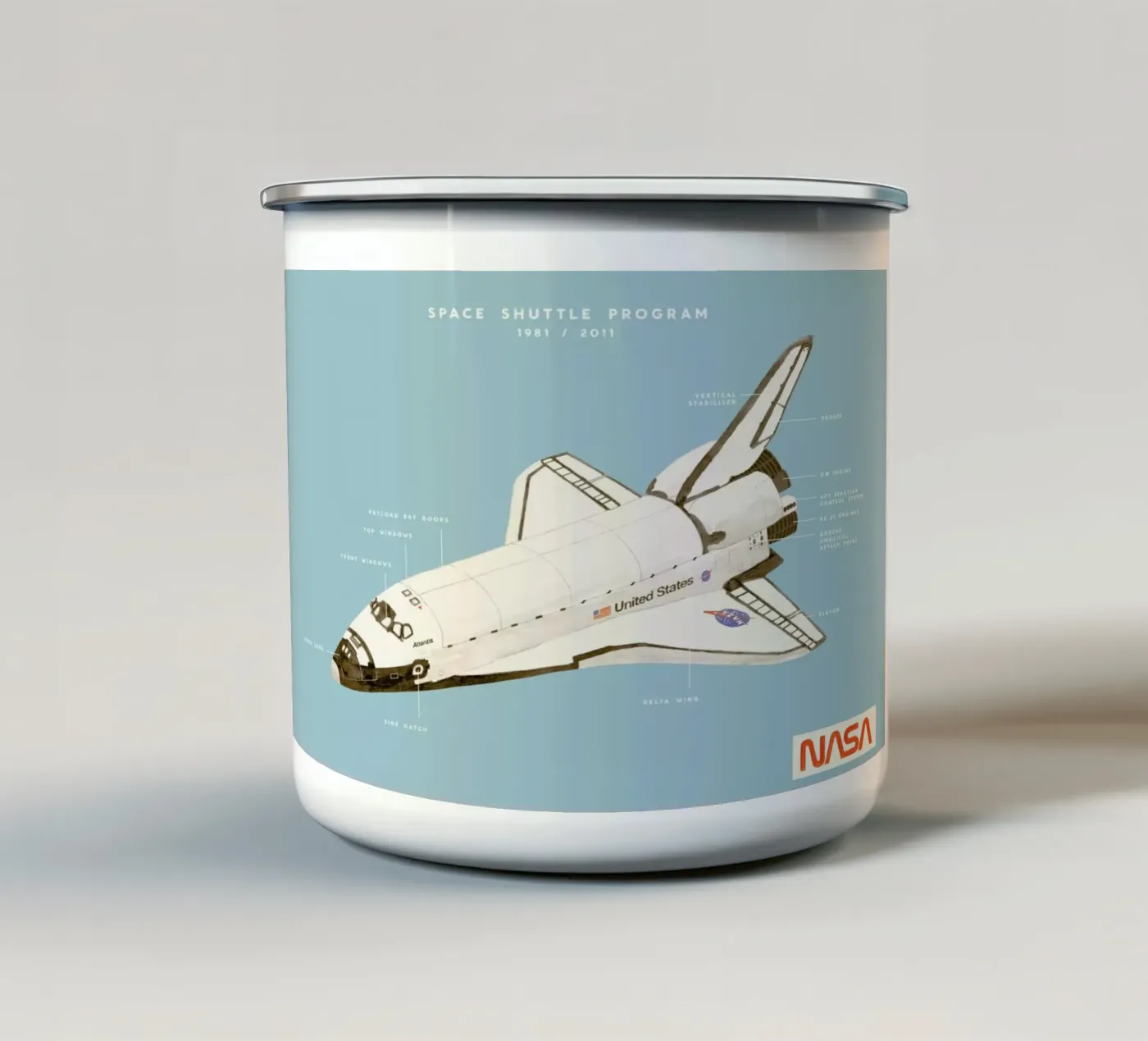 Space Shuttle Program Emaille Tasse von Florent Bodart