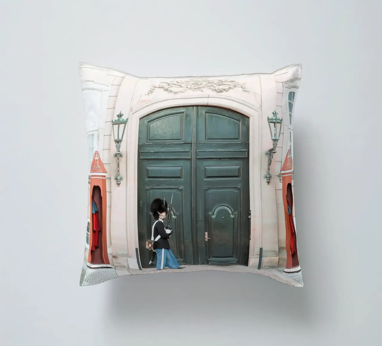 Copenhagen Guards cuscino da GraceDigitalArtCo