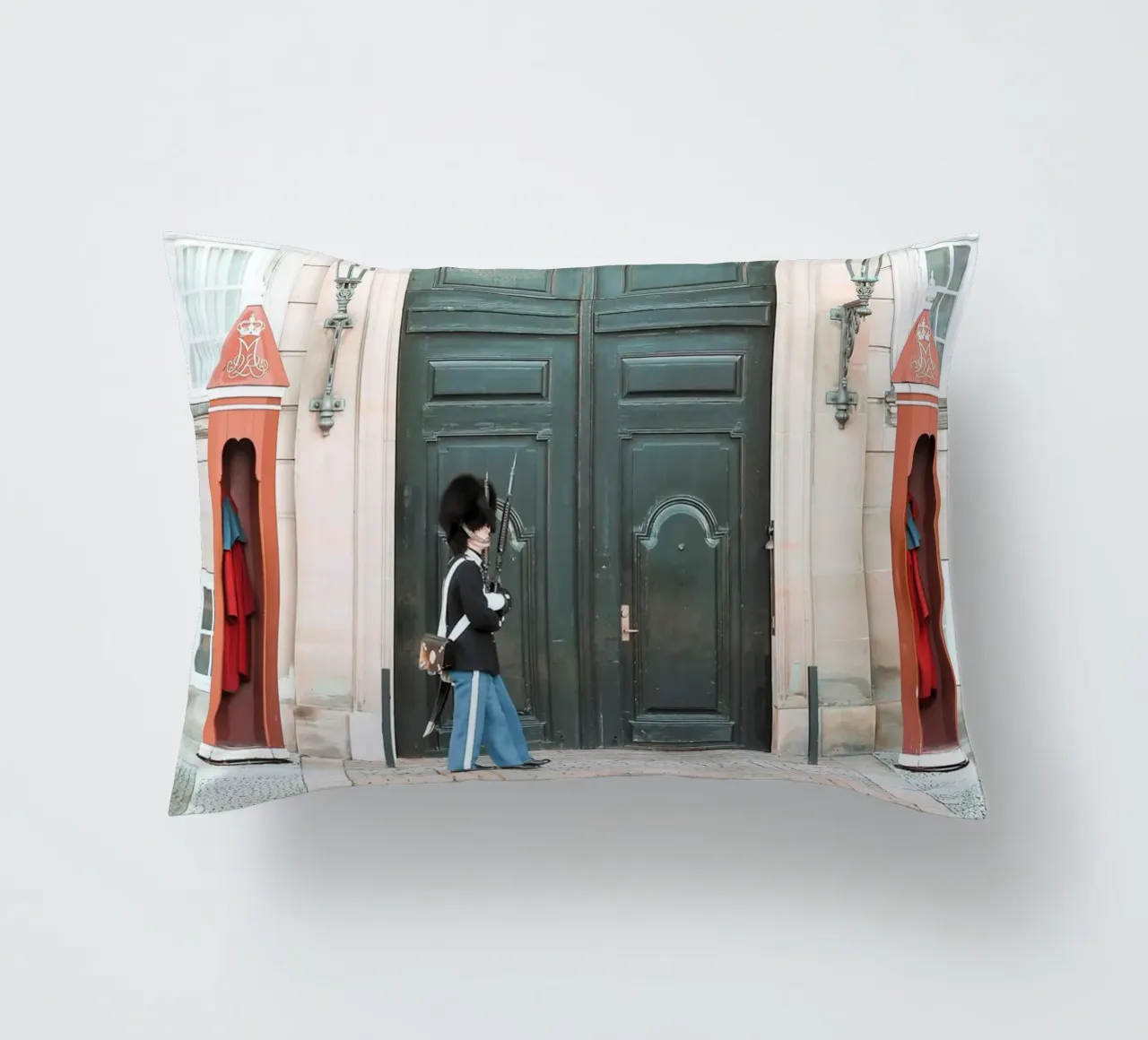 Copenhagen Guards cuscino da GraceDigitalArtCo
