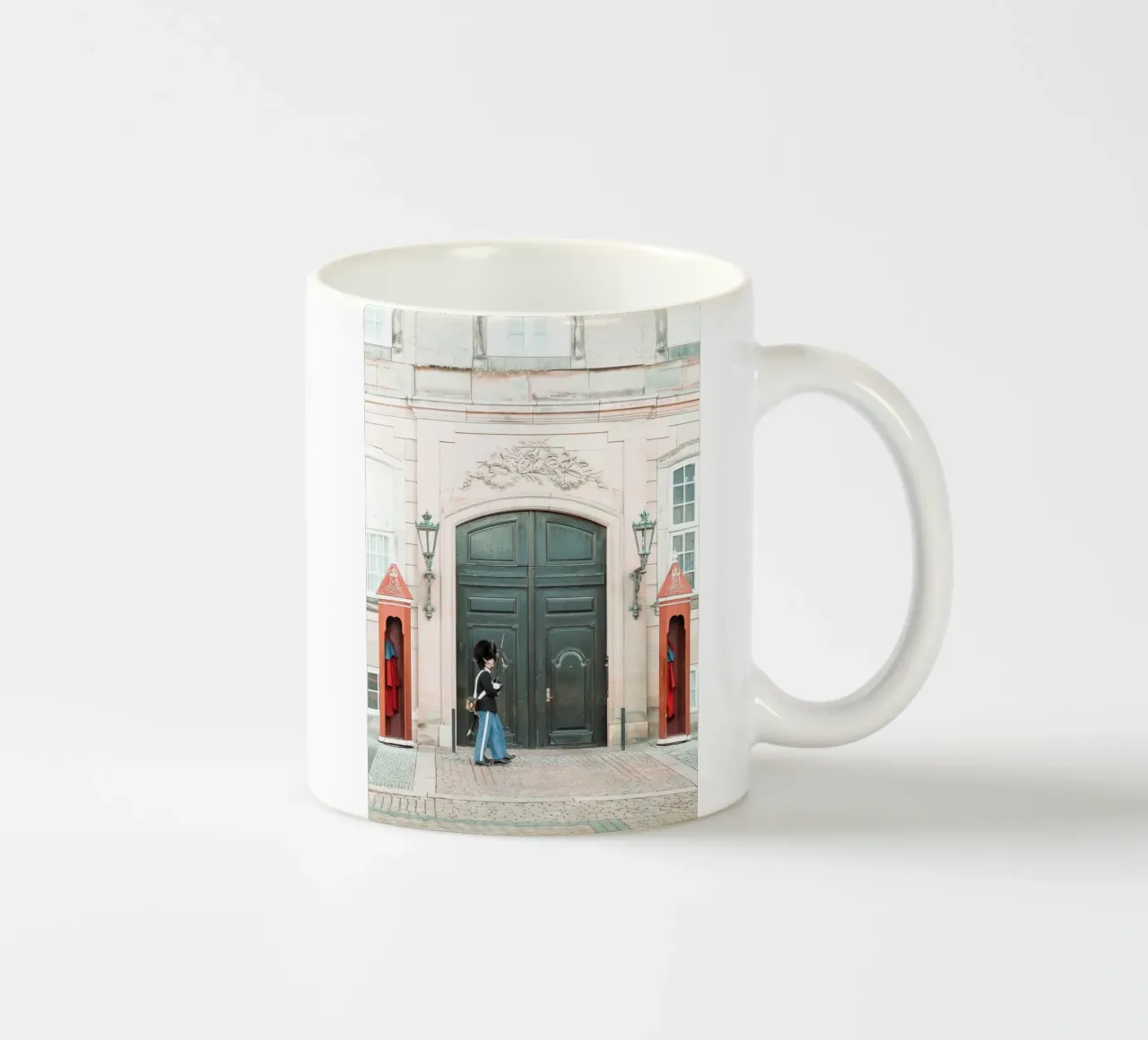 Copenhagen Guards tazza in ceramica da GraceDigitalArtCo