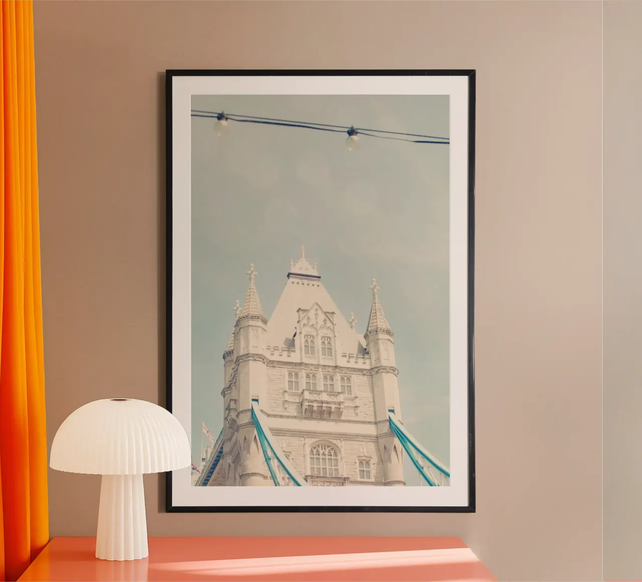 Dreamy Tower Bridge London Photographic Art poster con telaio in legno da GraceDigitalArtCo