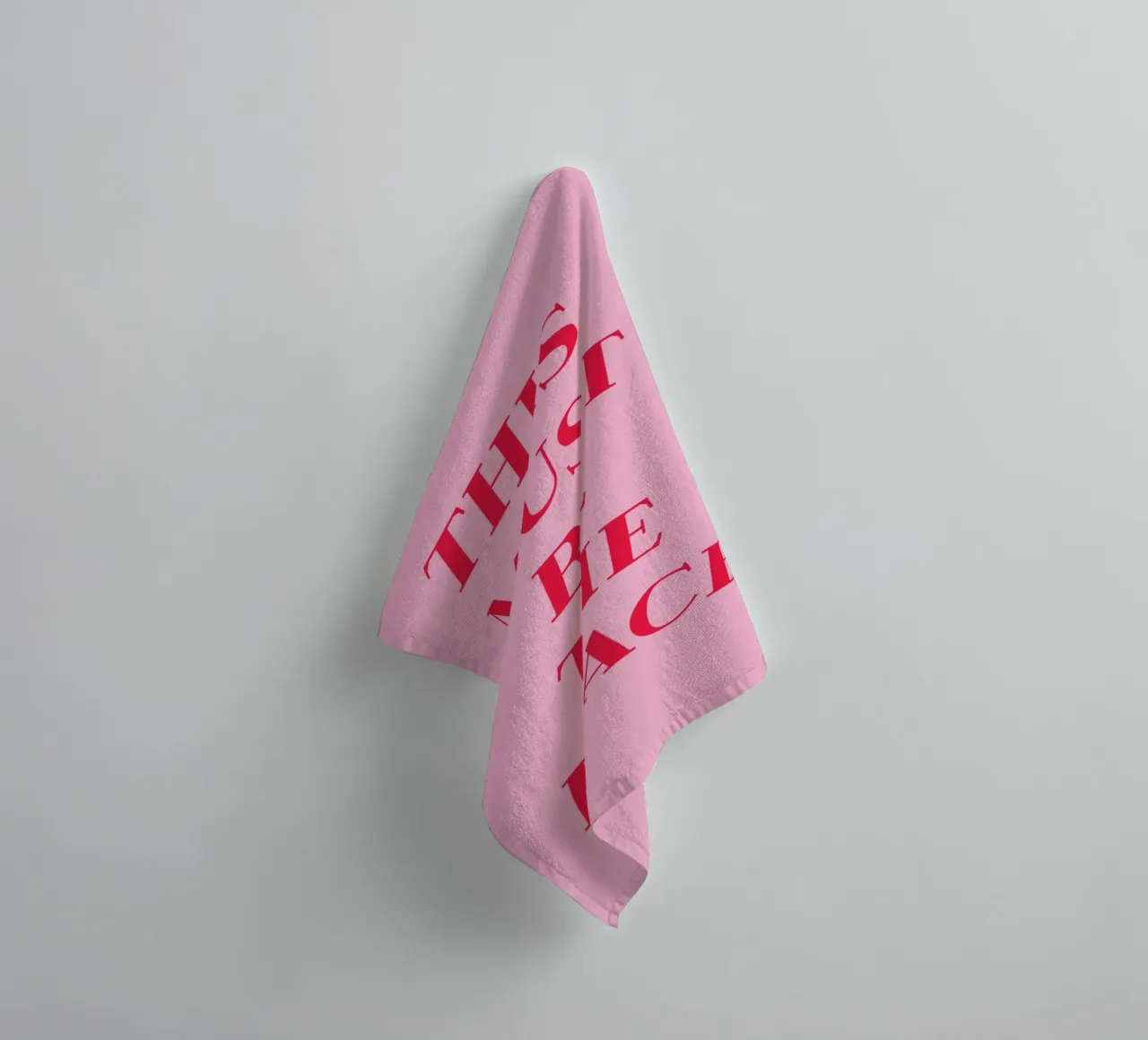 Pink and Red This Must Be The Place Art serviette de bain de GraceDigitalArtCo
