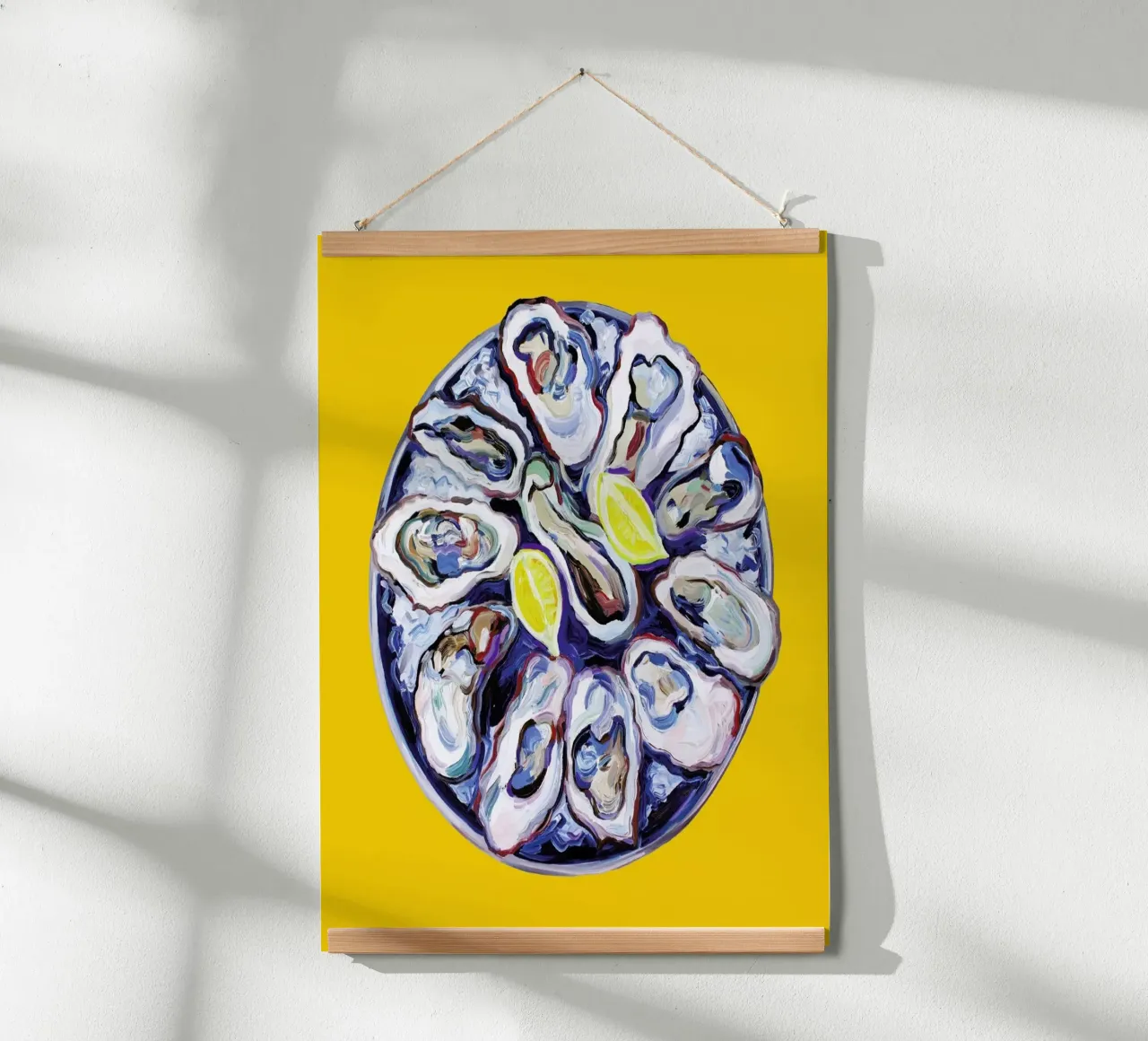 Oysters On A Plate Yellow poster con telaio in alluminio da Alice Straker