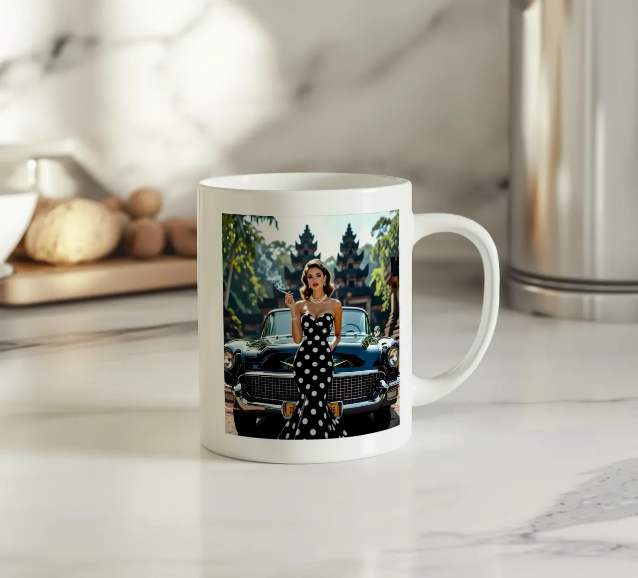 Signora con Cadillac nella giungla tazza in ceramica da Anita's Dream