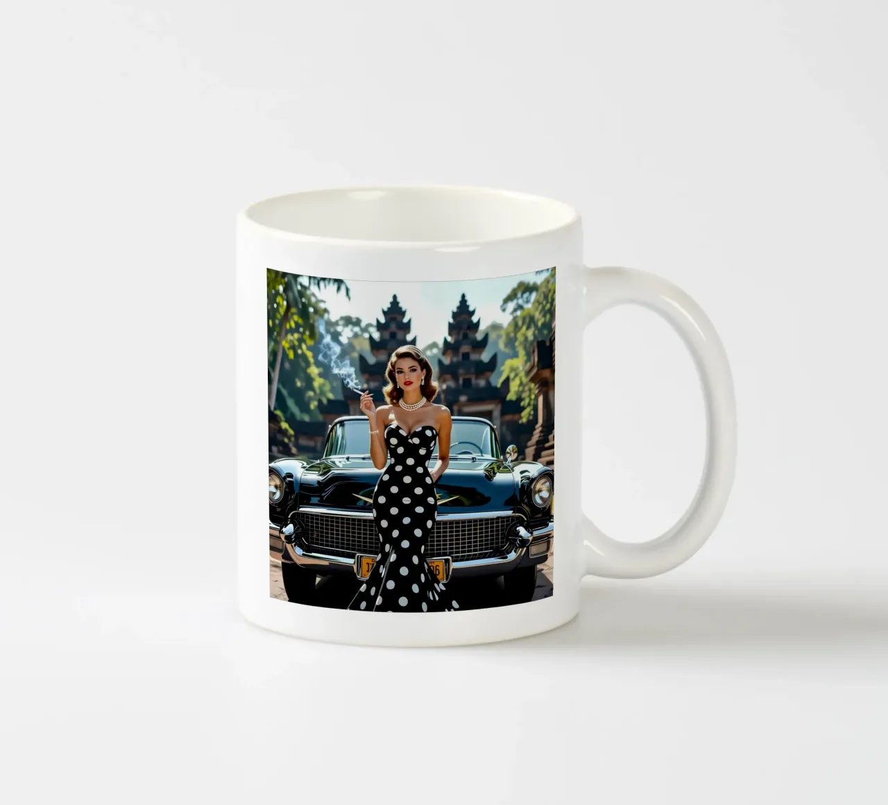 Signora con Cadillac nella giungla tazza in ceramica da Anita's Dream