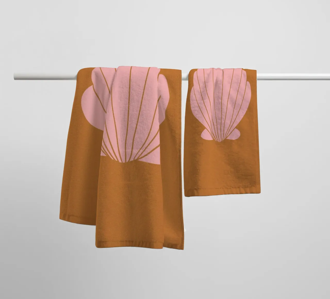 Pink Shell on Terracotta Background asciugamano da bagno da GraceDigitalArtCo
