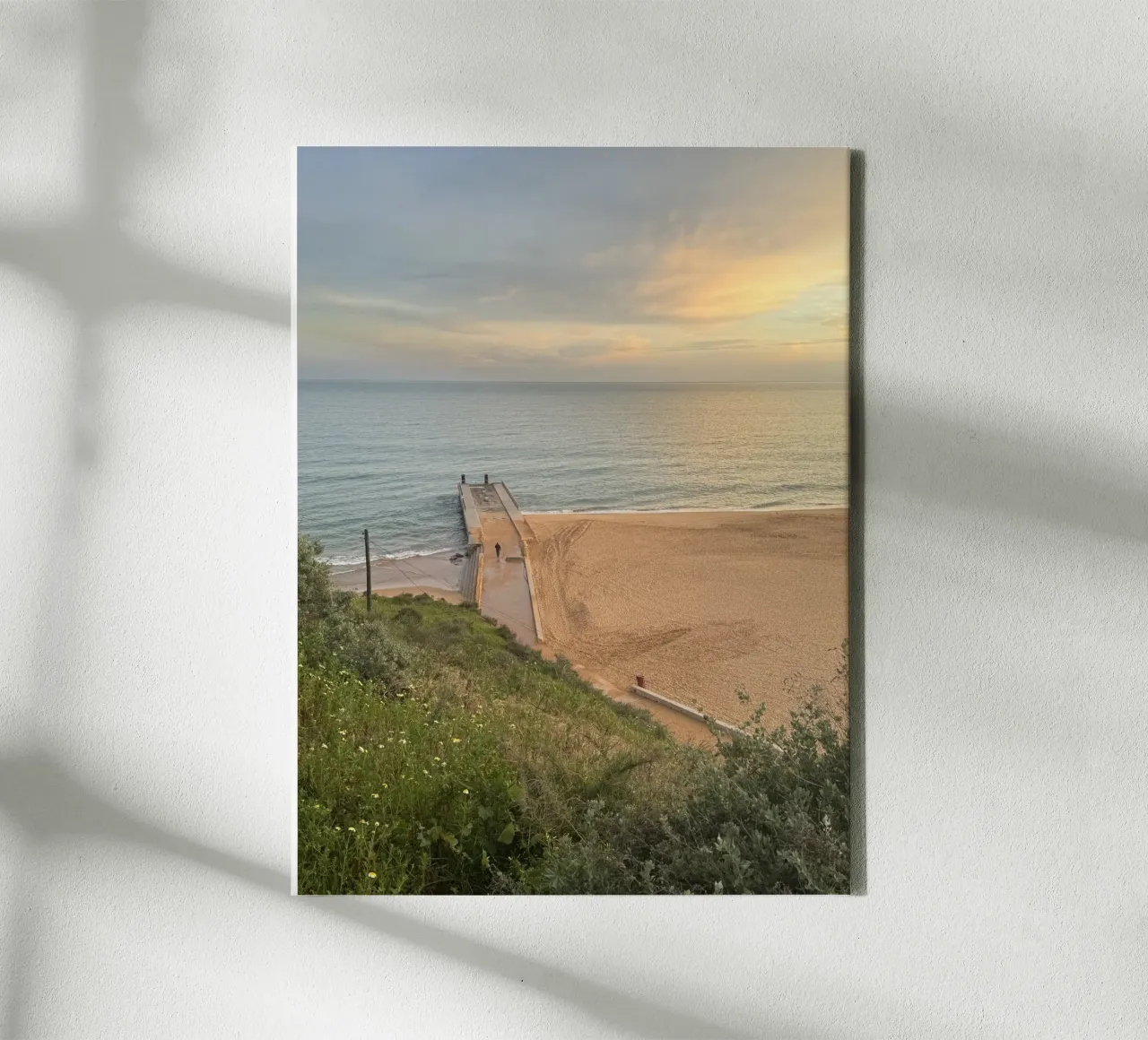 Molo sulla spiaggia di Albufeira, Portogallo tela con Cornice a cassetta da byrieneke