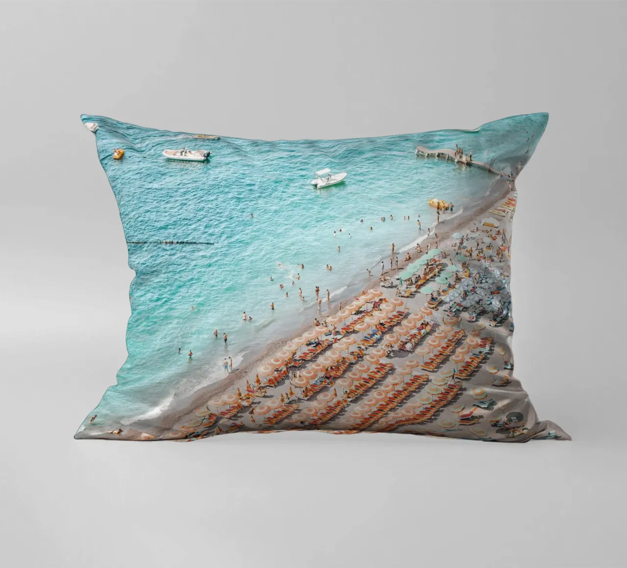 People on the Beach Positano Coastal Summer Scene cuscino da GraceDigitalArtCo