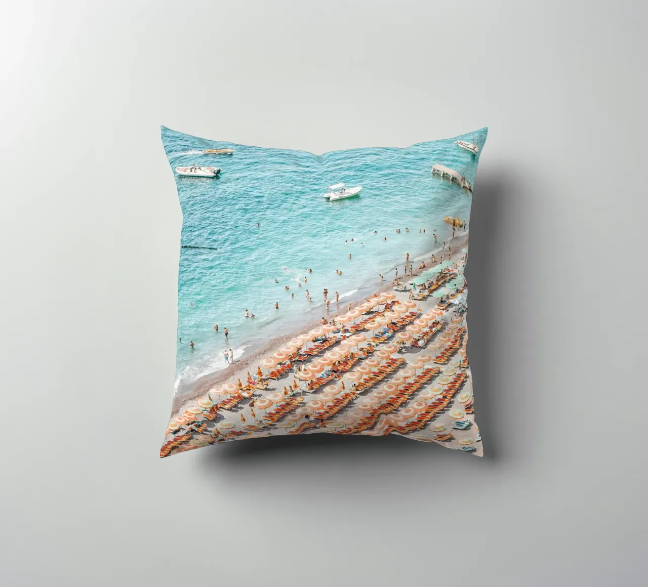 People on the Beach Positano Coastal Summer Scene cuscino da GraceDigitalArtCo