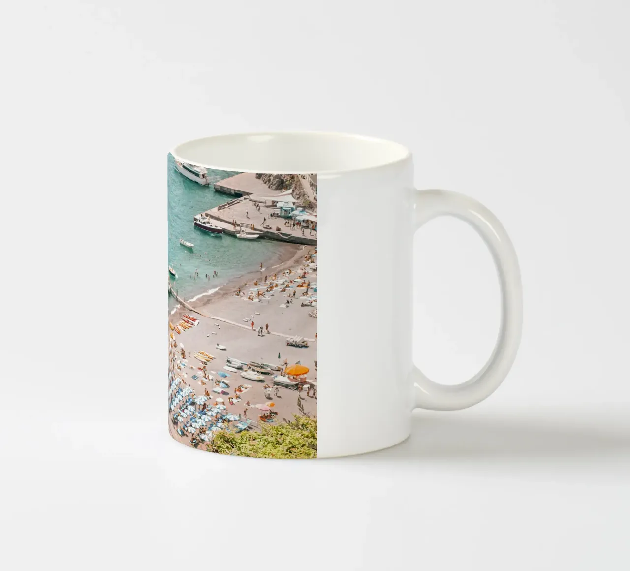 Colourful Beach Umbrellas Coastal Summer Vibes tazza in ceramica da GraceDigitalArtCo