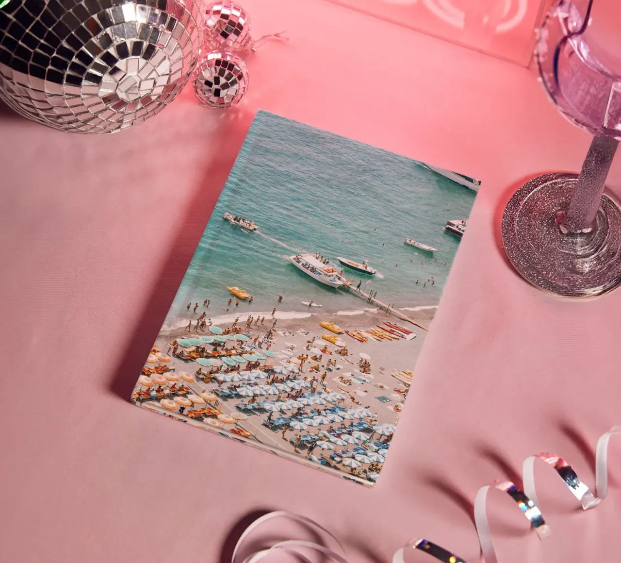 Colourful Beach Umbrellas Coastal Summer Vibes diario da GraceDigitalArtCo