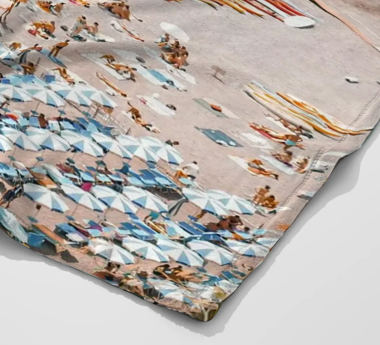 Colourful Beach Umbrellas Coastal Summer Vibes coperta in pile da GraceDigitalArtCo