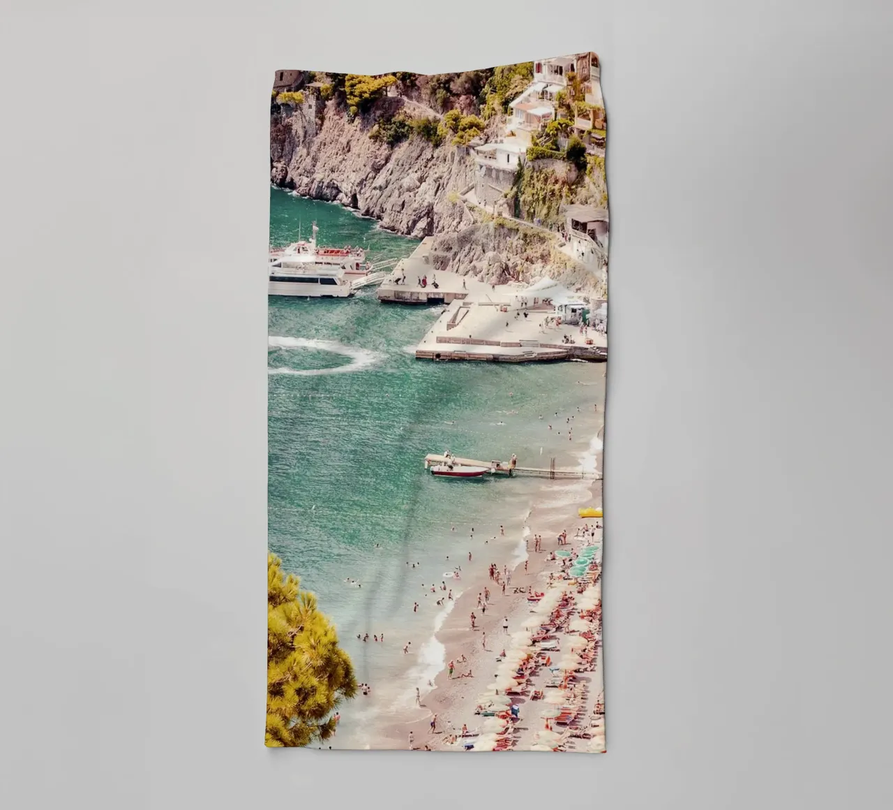 Positano Beach View - Summer coastal beach house art asciugamano da bagno da GraceDigitalArtCo