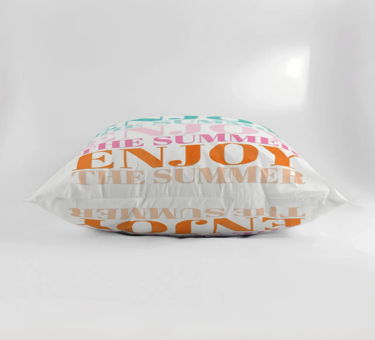 Enjoy the Summer. Beautiful Type Design to Relax cuscino da CalliLetters