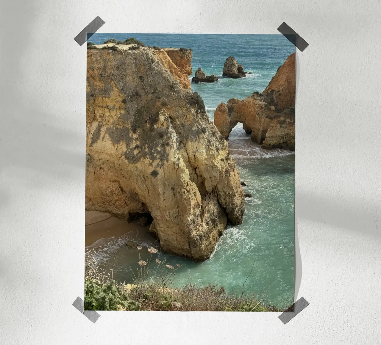 La costa frastagliata del Portogallo poster con telaio in legno da byrieneke