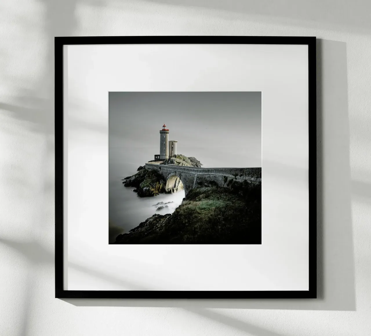 Phare Du Petit Minou II - Francia poster con telaio in legno da Håggard Photography | Ronny Behnert
