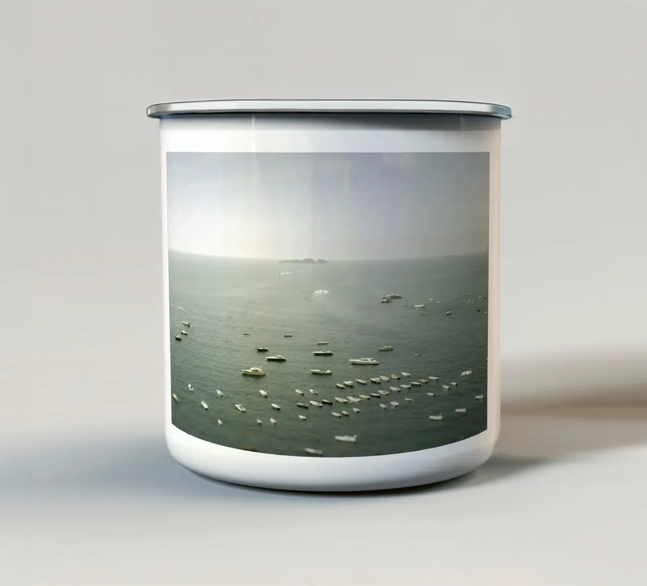 Amalfi Boats Summer Coastal View tazza in smalto da GraceDigitalArtCo