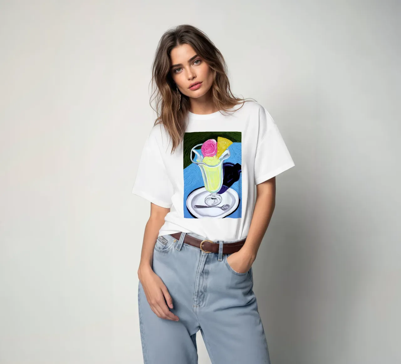 Raspberry And Vanilla Ice Cream In A Glass t-shirt da Alice Straker