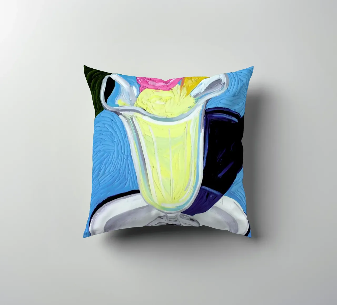 Raspberry And Vanilla Ice Cream In A Glass cuscino da Alice Straker