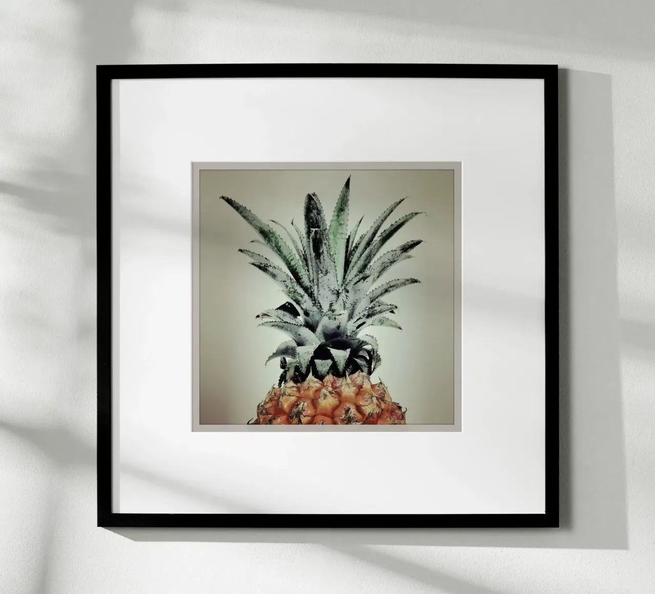 Pine Nutty poster con telaio in legno da Ballack Art House
