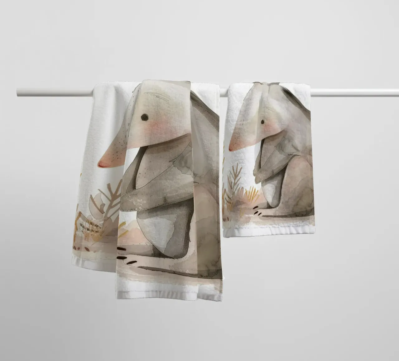 Ilustración en acuarela de un marsupial estilizado entre follaje toalla de baño de DesignDoodle
