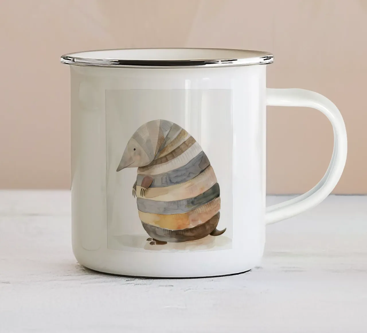 Illustrazione ad acquerello di armadillo stilizzato tazza in smalto da DesignDoodle
