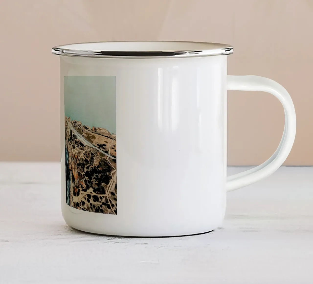 Infinity Coast tazza in smalto da Sebastian Hilgetag