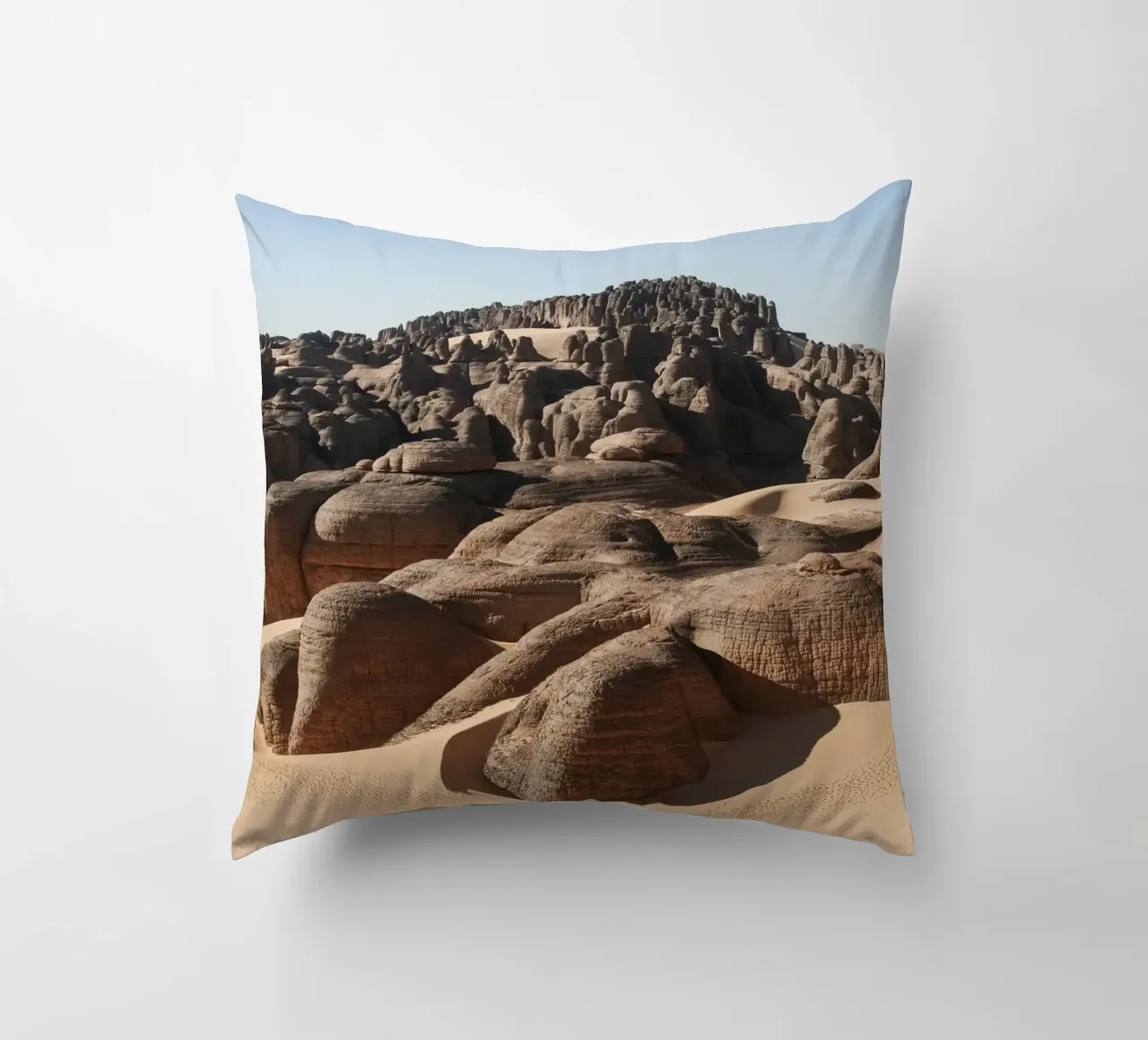 Rocks in the Sahara cuscino da photolovers