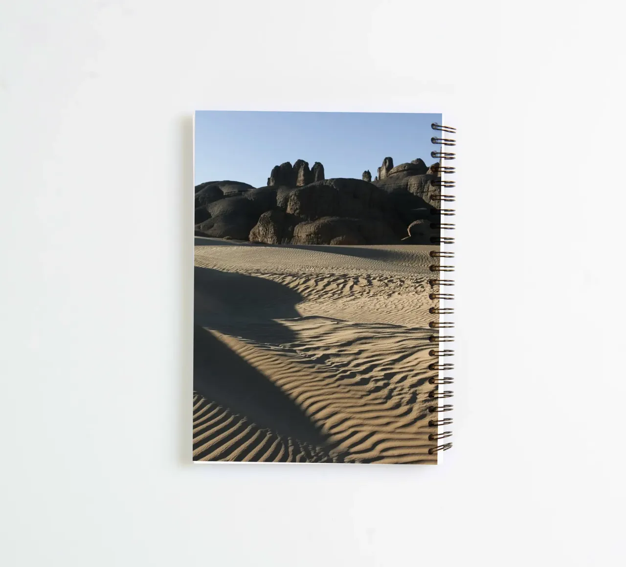 Sand dune and rocks in the Sahara diario ad anelli da photolovers