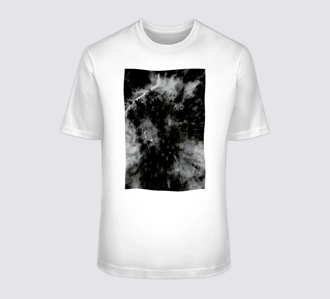 Tree Tops In The Clouds t-shirt da Sebastian Hilgetag