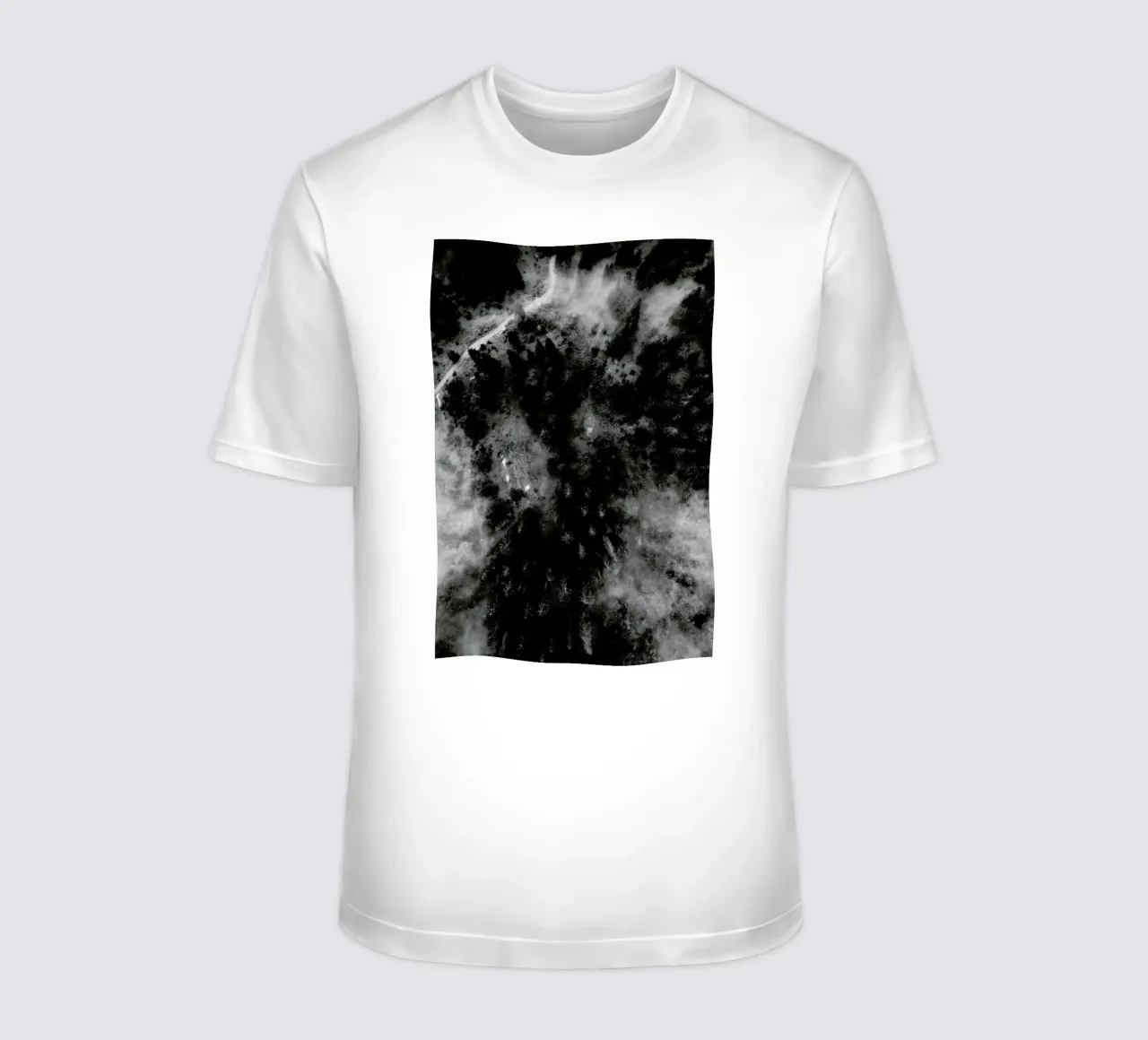 Tree Tops In The Clouds t-shirt de Sebastian Hilgetag