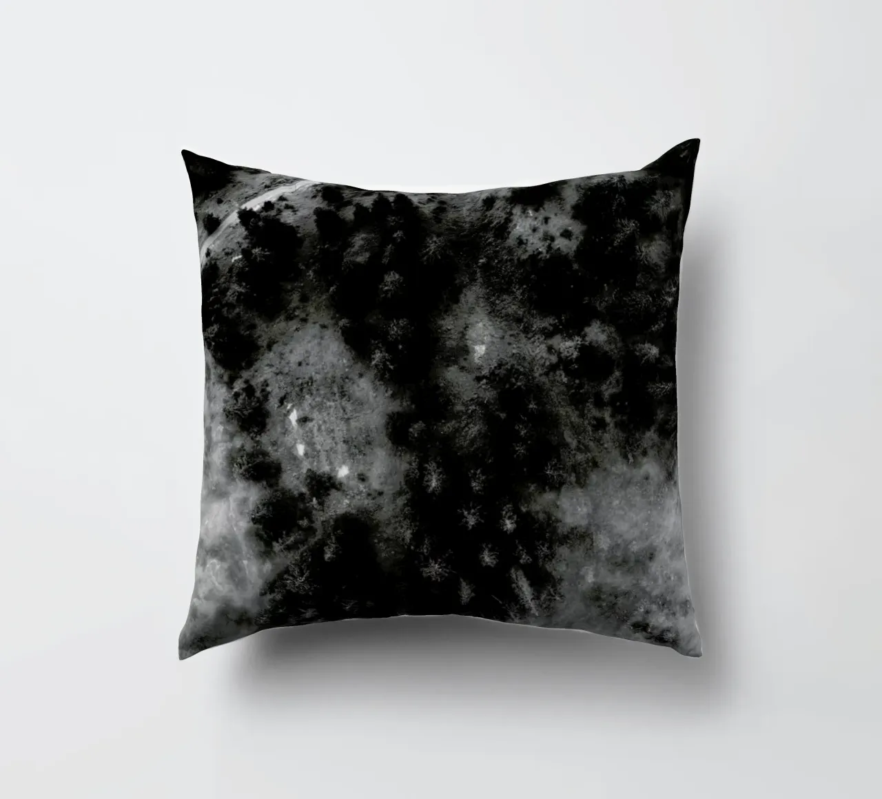 Tree Tops In The Clouds coussin de Sebastian Hilgetag