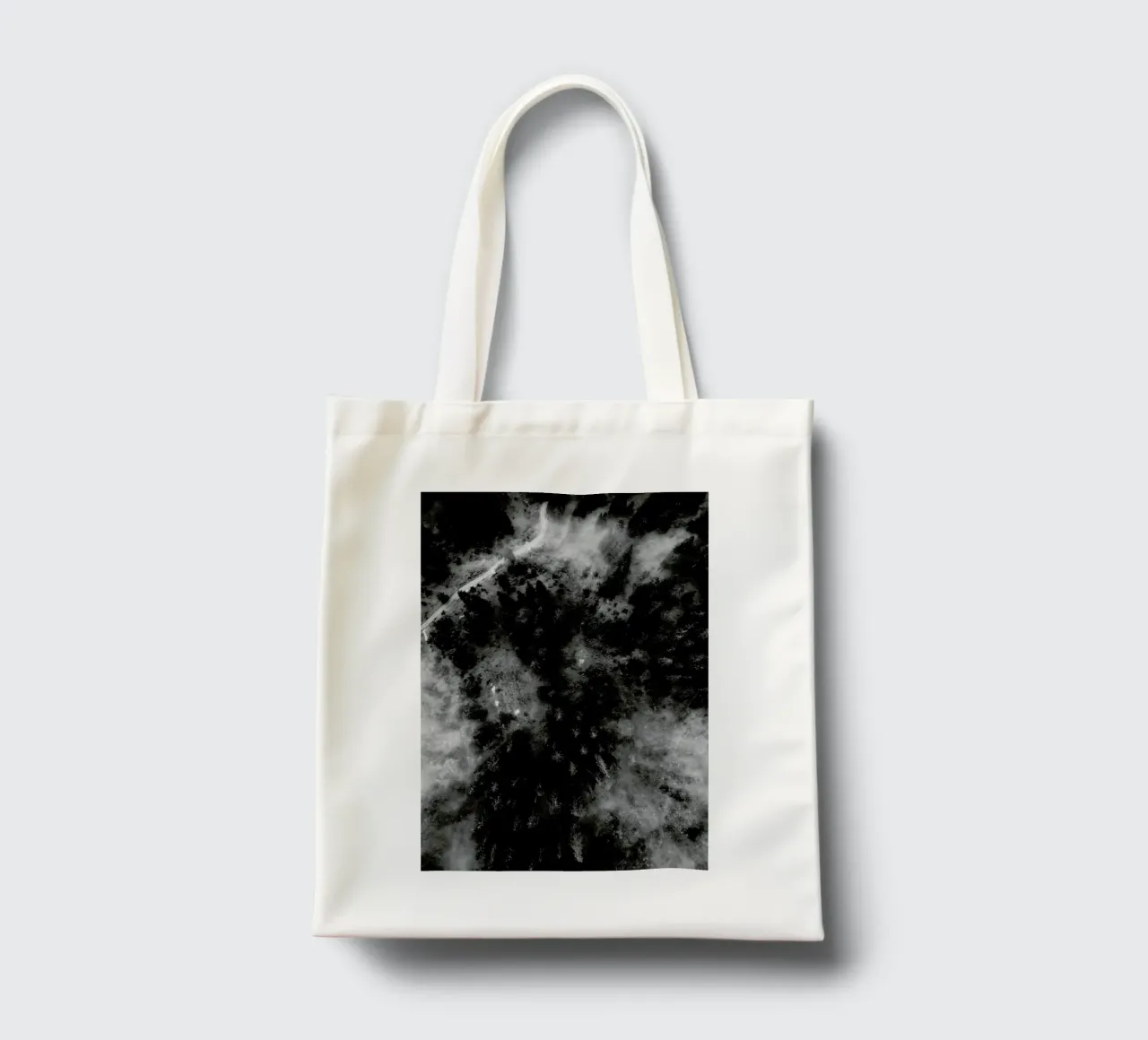 Tree Tops In The Clouds borsa in juta da Sebastian Hilgetag