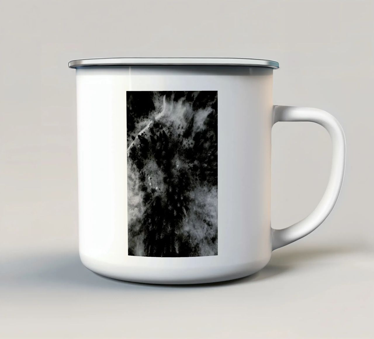 Tree Tops In The Clouds tazza in smalto da Sebastian Hilgetag