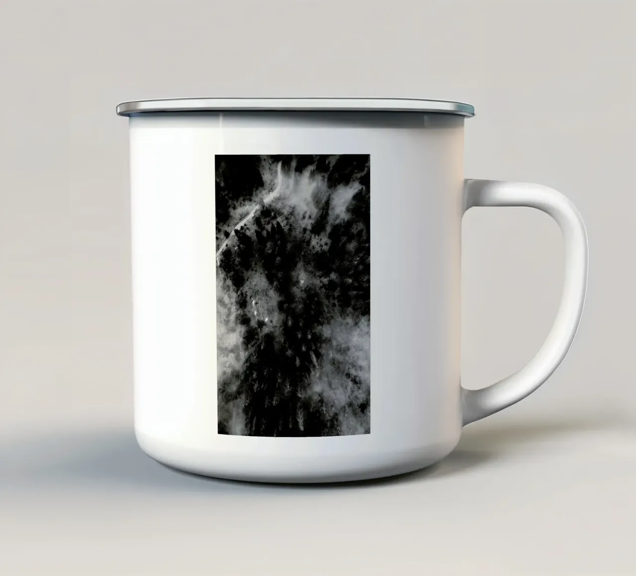 Tree Tops In The Clouds mug en émail de Sebastian Hilgetag