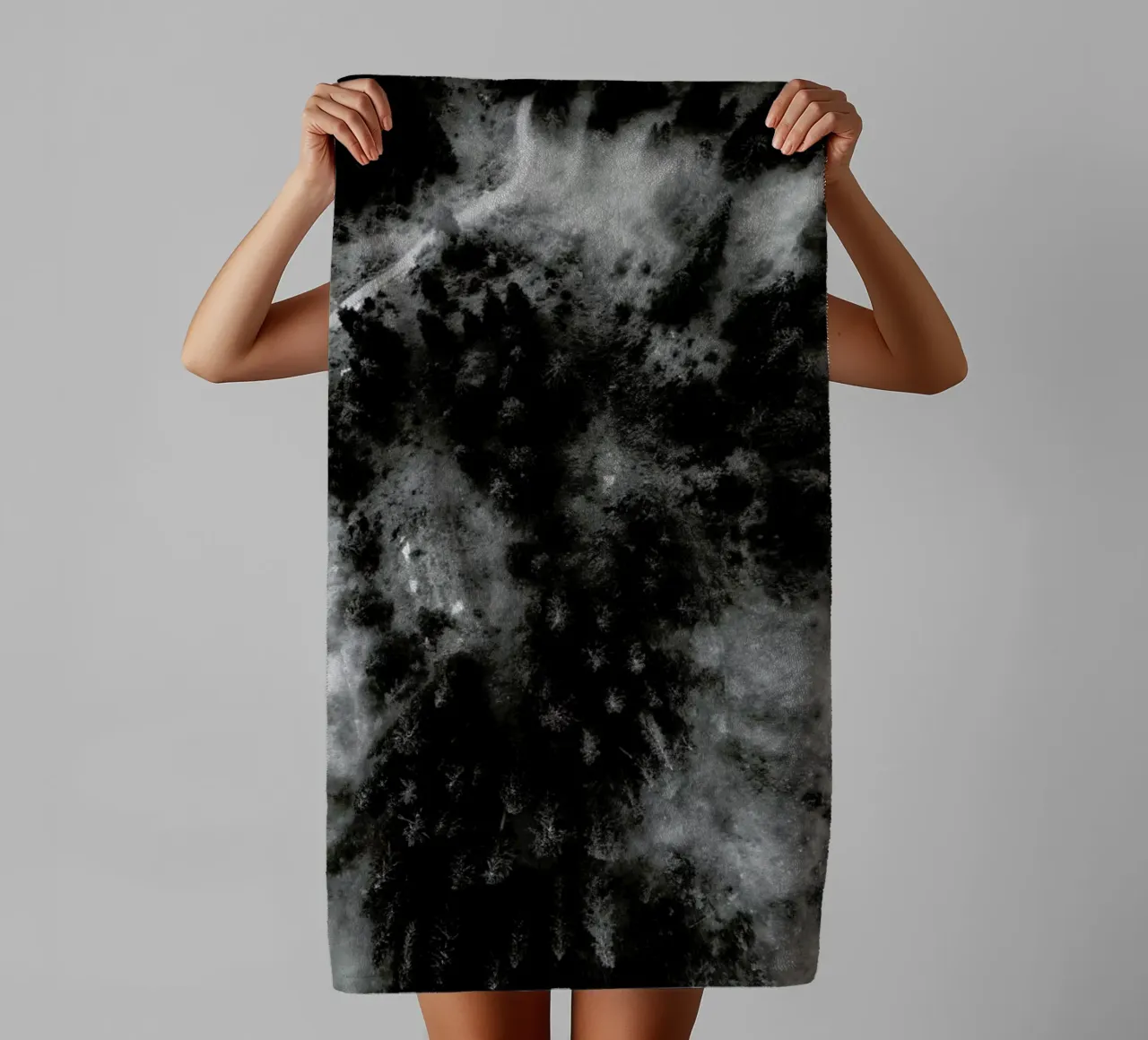 Tree Tops In The Clouds asciugamano da bagno da Sebastian Hilgetag