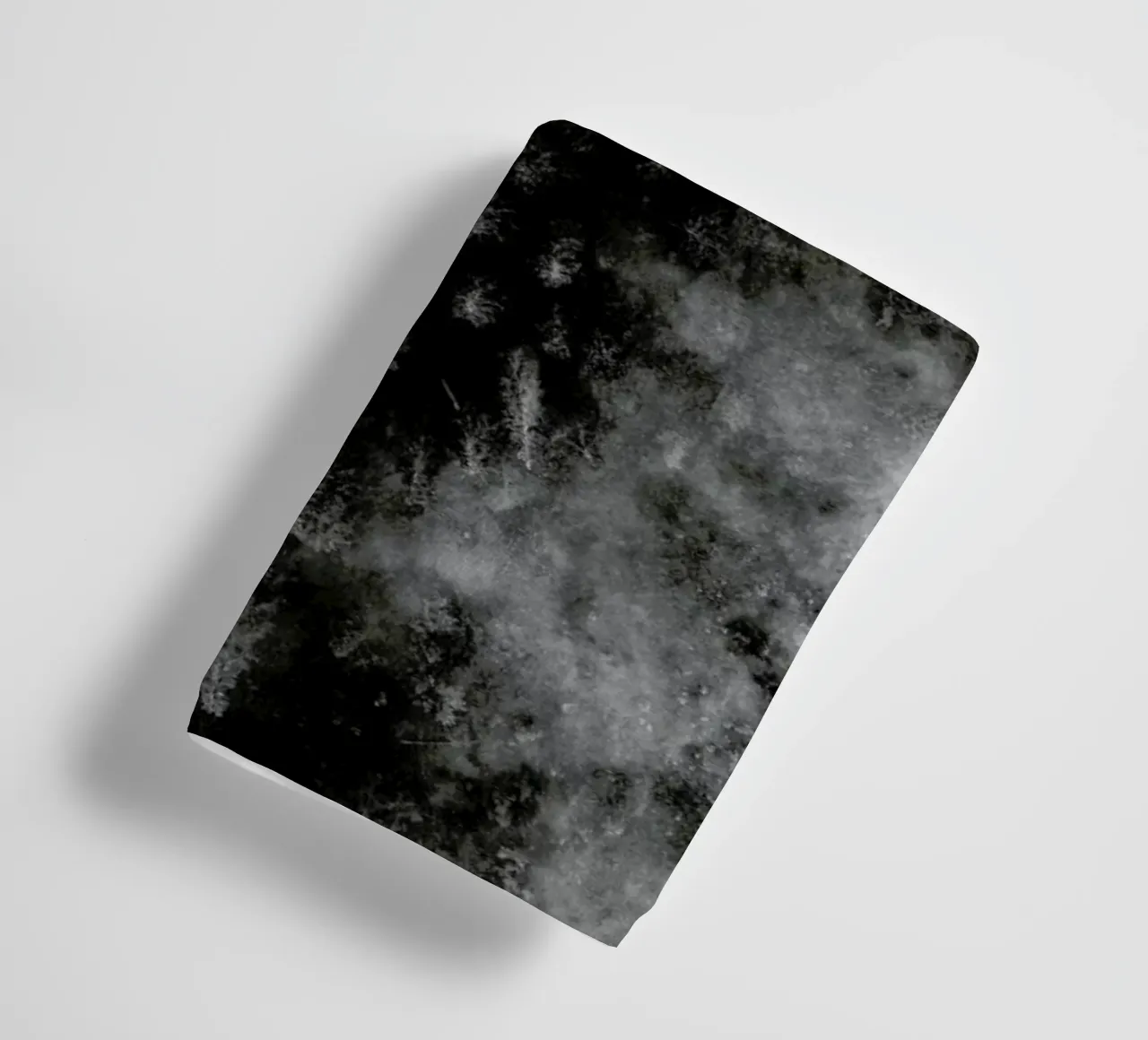 Tree Tops In The Clouds asciugamano da bagno da Sebastian Hilgetag