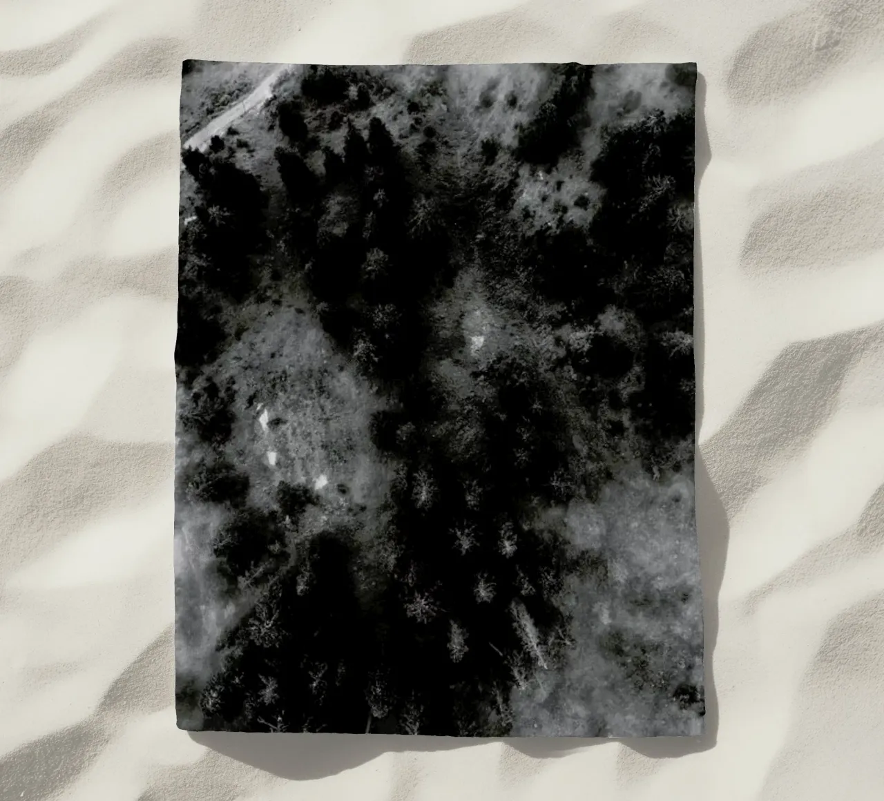 Tree Tops In The Clouds serviette de plage de Sebastian Hilgetag