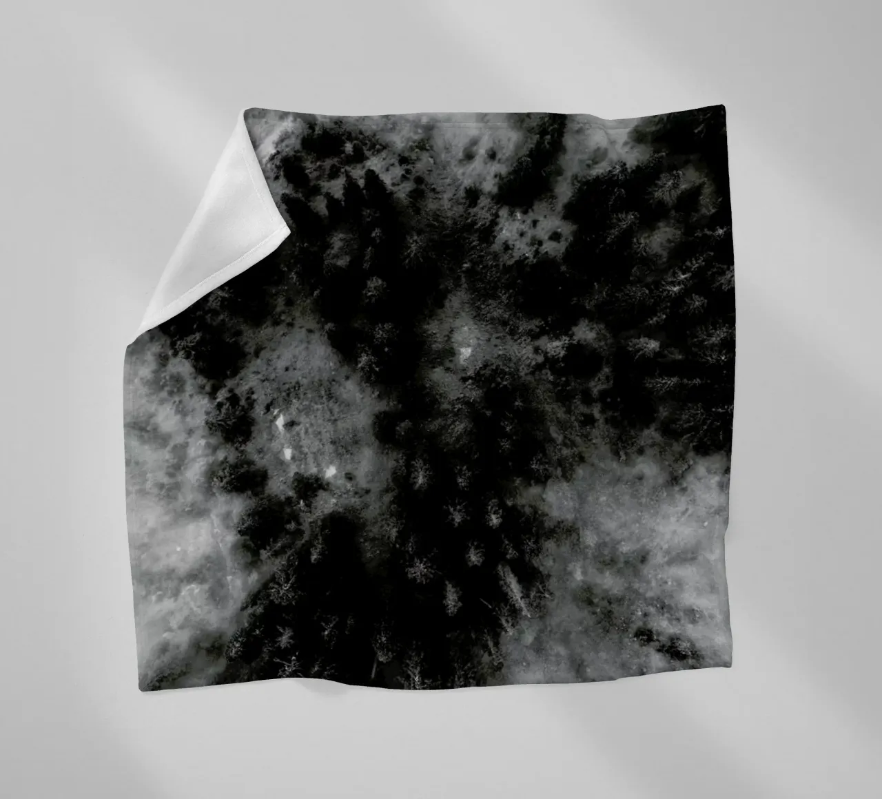 Tree Tops In The Clouds coperta in pile da Sebastian Hilgetag