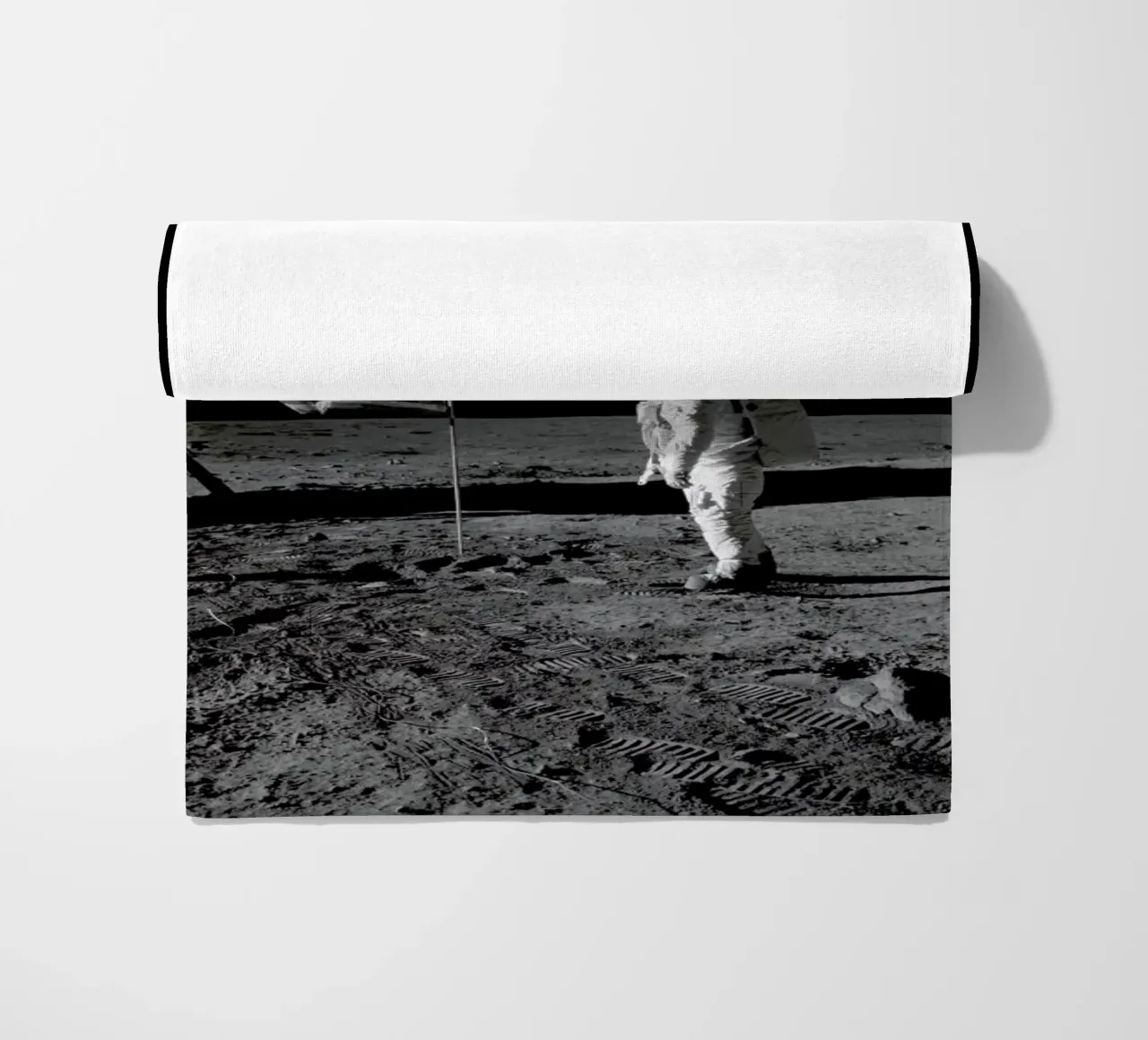 Moon Landing telo mare da Vintage by JUNIQE
