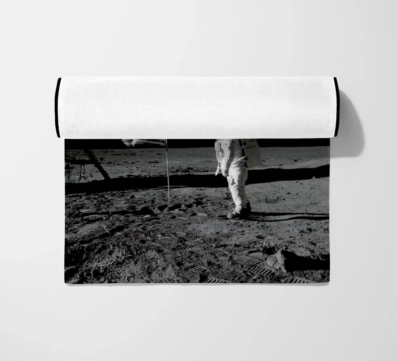 Moon Landing telo mare da Vintage by JUNIQE