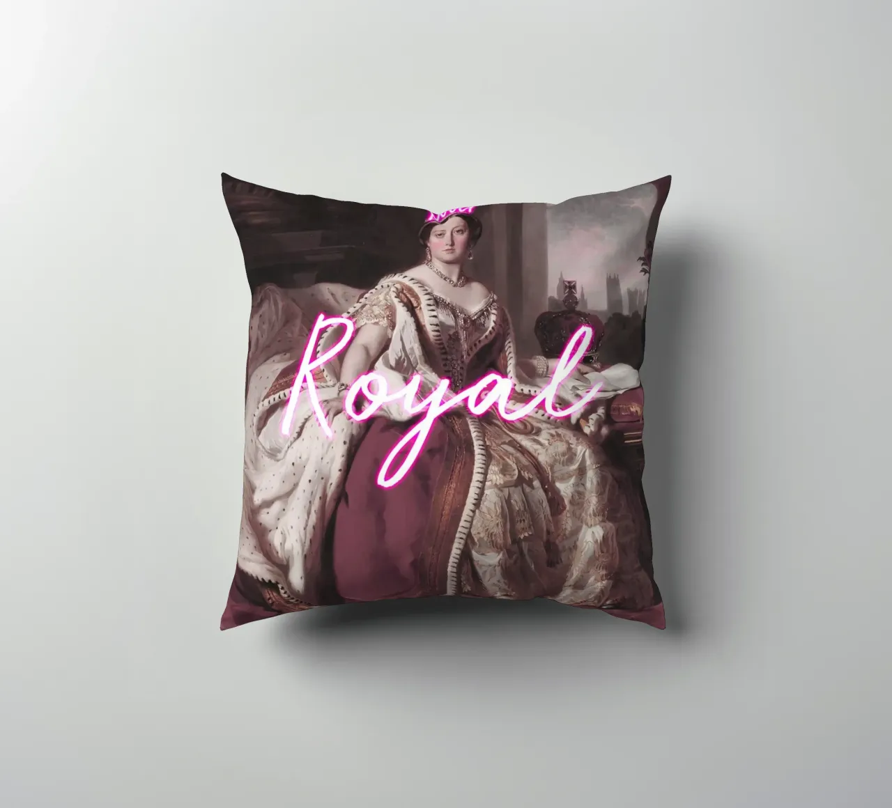 Queen Victoria Neon Crown and Text cuscino da GraceDigitalArtCo