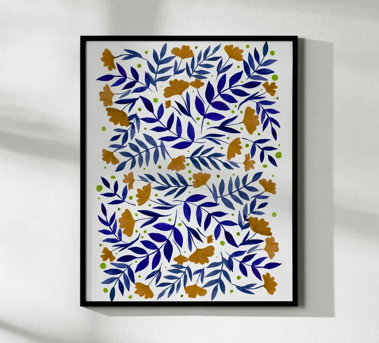 Foglie blu e fiori arancioni poster con telaio in alluminio da Angela Minca